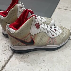 Nike Lebron VIII GS Size 7Y White Concord Red Basketball Shoes Sneakers